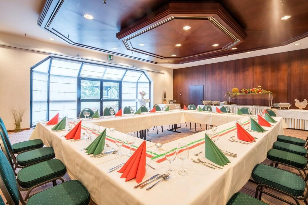 Hotel Битбург Экстерьер фото