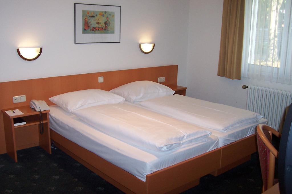 Hotel Битбург Номер фото