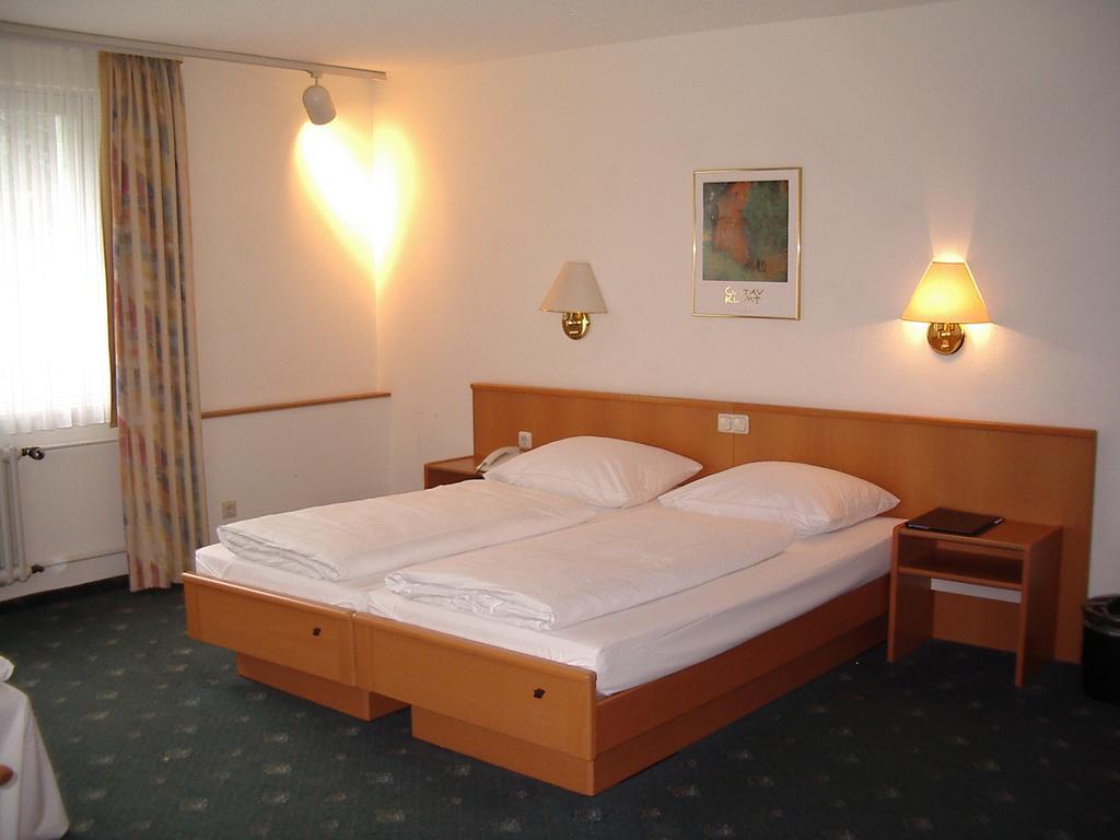 Hotel Битбург Номер фото